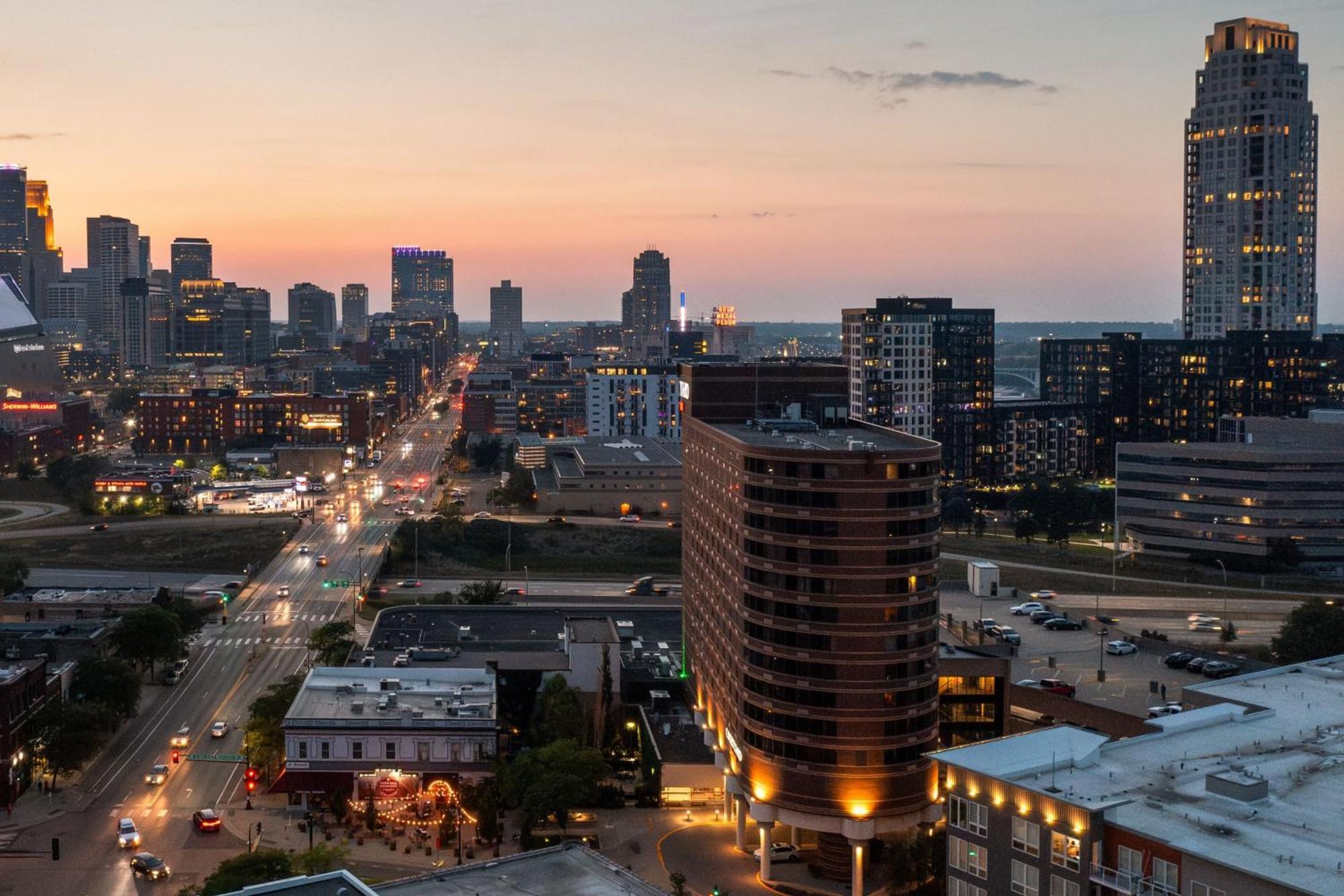 Courtyard By Marriott Minneapolis Downtown Exterior foto